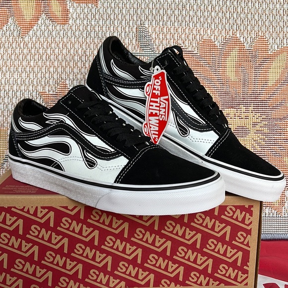 Vans WMNS Old Skool
(Flame) Black/White
VN0A38G1K68
Sneakers - Picture 5 of 16
